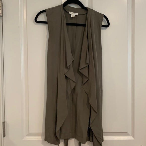 Olive green vest - Picture 1 of 1